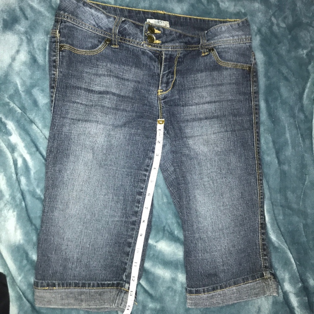 SO cuffed Bermuda shorts with tan embrdrd pockets